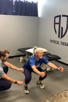  Patient working with a provider at a running physical therapy clinic in Ooltewah, TN 