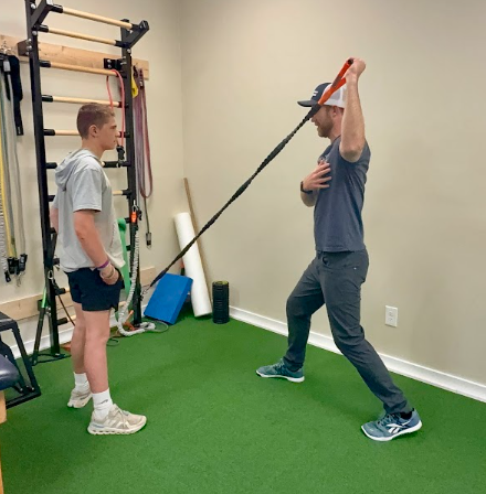  Patient working with a provider at a running physical therapy clinic in Ooltewah, TN 